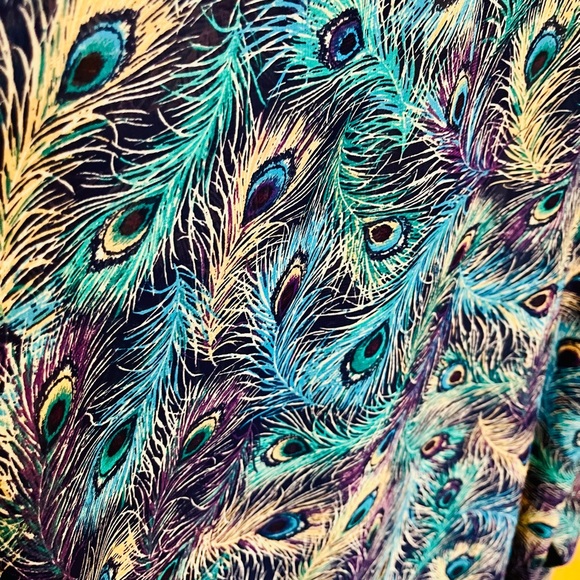 2X Lightweight material Peacock design over shirt blouse - Picture 7 of 7